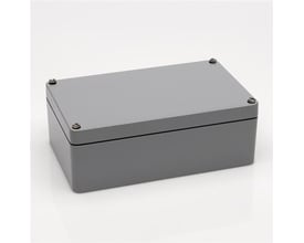 Bernstein CA-230 monteringskasse i sølvgrå aluminium med dimensionerne 220x122x80 mm, vist fra siden og med synlige skruer i låget.