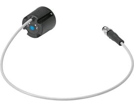 Festo positionssensor SRBS-Q12-6-E270-EP-1-S-M8 med kabel og M8-stik, sort hus med blå indikator. Produktet er vist på hvid baggrund.