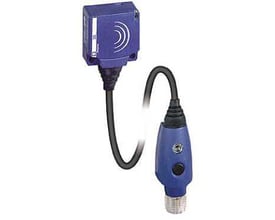 Schneider Electric omdrejningsvagt 26x26 mm AC/DC NC med 10mm stik og 0,15m kabel, blå med hvid baggrund.