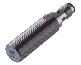 Carlo Gavazzi induktiv M18-sensor med PNP NC, 8 mm detekteringsafstand og lang, gevindskåret cylinder i forniklet messing.