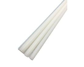 Tre hvide nylon M10 gevindstænger på 1 meter, vist på en hvid baggrund med et tydeligt gevindmønster.