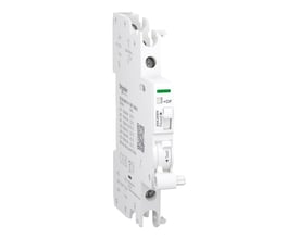 Nærbillede af Schneider Electric Acti9 iSD+OF kontakt med fokus på betjeningsknap, testfunktion og mærkat med produktinformation og QR-kode.