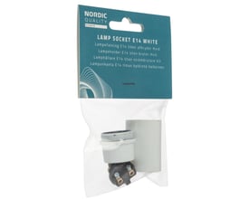 Nordic Quality E14 lampefatning i hvid, leveres i emballage med produktinformation på flere sprog.