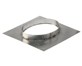 Metalbestos undertagsinddækning til skorsten, 500 x 500 mm, med firkantet plade og rund opkransning til Ø 180 mm.