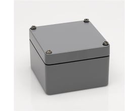 Bernstein CA-220 montagekasse i sølvgrå aluminium med mål 122x122x80mm, IP66/IP67-klassificeret for robust beskyttelse.