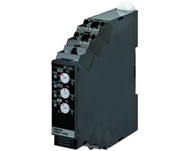 Omron faseovervågningsrelæ K8DT-PM 380-480 Vac, 17,5 mm bredt med SPDT-udgang og justeringsknapper til over-/underspænding.