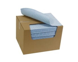Blå absorberingsark til olie, 200 stk., ligger i en brun dispenseræske med et ark trukket op.