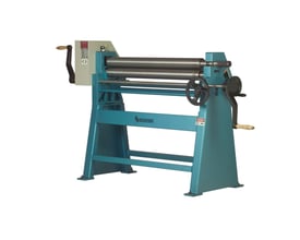 SCANTOOL MBR 1050-3,0 manuel pladevalse i blå metal med tre valser og to drejehåndtag til formning af metalplader.
