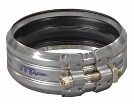 Rustfri jet kobling ultra på 110 mm til regnvand og spildevand med MA logo. Koblingen har EPDM tætningsgummi og en justeringsmekanisme med bolte.