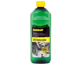 Borup Kemi lugtfri petroleum i en grøn plastflaske på 0,5 liter med gul skruelåg. Etiket viser illustration af rengøring af cykelkæde.