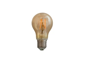 Dyberg Larsen LED Standard Amber D60 pære med E27 fatning og synlige filamenter, der udsender et varmt, gyldent lys.