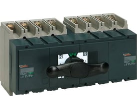 Schneider Electric 4-polet omkobler INS400 med en sort betjeningshåndtag og grå terminaler, ideel til skift mellem to strømkilder.