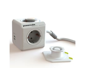 PowerCube extended med 4 udtag og dobbelt USB i hvid plast, medfølgende monteringsfod og hvidt kabel.