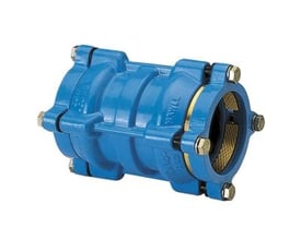 Hawle kobling 250 mm i blå støbejern med messingdetaljer og bolte, PN16, ideel til PE- og PVC-rør på hvid baggrund.