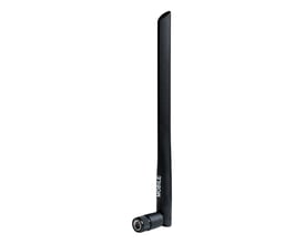 Sort Teltonika LTE-antenne med magnetfod og SMA-hanstik, vist stående med en lang, let buet antennepisk.
