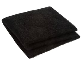 Sort universal emhættefilter fra Nordic Quality, foldet to gange, måler 335x355x10mm.