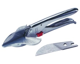 Original Löwe listesaks med udskifteligt blad, fremstillet af skinnende metal med rød justeringsskrue.