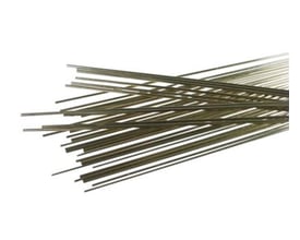 Dansk Ædelmetal sølvslaglod præsenteret som en bundt af tynde, blanke stænger med en let gylden nuance mod en hvid baggrund.