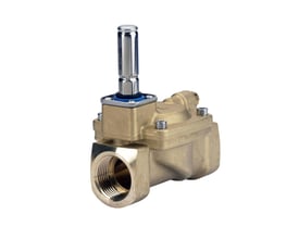 Nærbillede af Danfoss EV224B 25B magnetventil i messing med 1" G intern tilslutning og blåt bånd omkring aktuatoren.