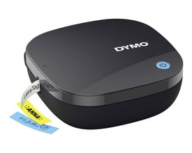 Dymo LetraTag 200B Bluetooth labelprinter i sort med en blå tænd/sluk-knap, der udskriver gule og blå labels.