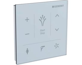 Detalje af Geberit AquaClean vægkontrolpanel, hvidt glas med tydelige betjeningsikoner og Geberit logo.