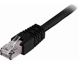 DELTACO F/UTP Cat6 patchkabel på 0,5 meter i sort LSZH-materiale med en RJ45-connector.