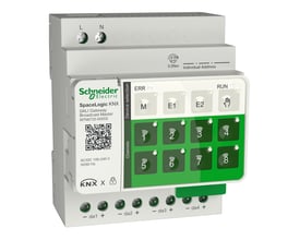 Schneider Electric SpaceLogic KNX DALI broadcast master med fire kanaler, set skråt forfra med betjeningsfelter og klemmer.