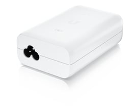 Ubiquiti PoE+ Adapter, 30W i hvid. Bagsiden af enhederne viser stik til strømkabel og en Gigabit LAN port.