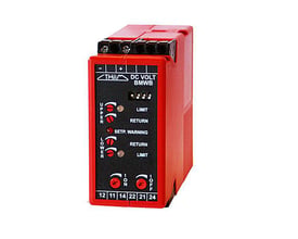 Batterivagt BMWB multirange i rød farve, med sort frontpanel og justeringsmuligheder for spænding fra 14-340 VDC.