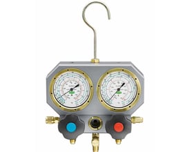 Refco MK-2-3-M-407C 2-vejs analogt manifold med to runde manometre, blå og rød drejeknap samt ophængskrog.