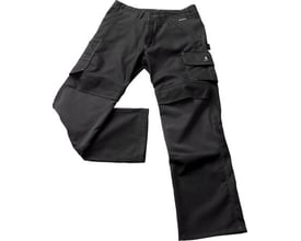 Mascot Lerida arbejdsbukser i sort, vist med benene foldet og fokuserer på sidelommer og konstruktion.