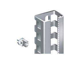 Schneider Electric Møtrik kvikfit M6 ved siden af en 200mm sokkel, viser hvordan møtrikken monteres i soklen for kabelstyring.