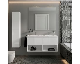 Cosmic 120 cm hvid højglans underskab med Teckstone vask monteret på en væg i et stilfuldt badeværelse med tilhørende højskab.