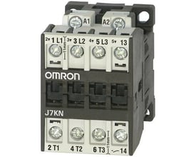 Omron J7KN-22D-10, 3-polet kontaktor med 22A AC3, 24VAC spole og 1M ekstraudstyr.