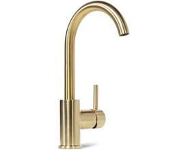 Eksklusivt håndvaskarmatur i børstet guld med elegant C-formet tud og praktisk greb, stående på en hvid baggrund.