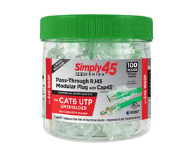 Bøtte med 100 stk. Simply45 S45-1600P RJ45 Pass-Through stik til CAT6 UTP, grøn låg og etiket viser produktinformation.