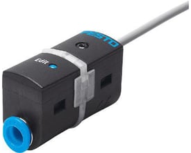 Festo tryksensor SDE5-D10-O-Q6-N-K med kabel, kompakt sort design med blå Festo logo og et LED-lys.