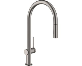 Hansgrohe Talis M54 køkkenarmatur i børstet sort krom med C-tud og udtræksslange. Armaturet har et enkelt greb og et moderne, slankt design på hvid baggrund.