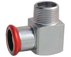 Unico forzinket overgangsvinkel 90 grader med 18mm presmuffe og 1/2" udvendigt gevind på hvid baggrund.