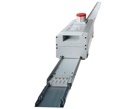 Siemens 1 meter 100A skinneelement med 0,5 meter afdækning, vist med en rød topdel og synlige tilslutningspunkter.