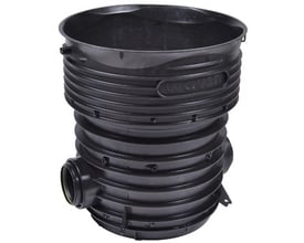 Wavin Tegra rense-/inspektionsbrønd i sort PP-plast med en diameter på 425 mm og tilslutning til Ø200 mm rør.