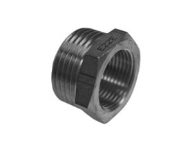 Forkromet messing nippelmuffe med 3/4" udvendigt og 3/8" indvendigt gevind, velegnet til VVS installationer.