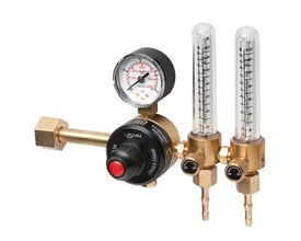 Aga Ryval Argon regulator med to flowmetre og et trykmåler, fremstillet af messing og sort plastik.