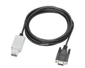 Siemens USB-til-seriel adapter kabel med en USB-A-stik og en sort RS232 D-sub 9-pin-stik på en hvid baggrund.