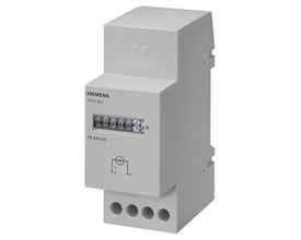 Siemens mekanisk impulstæller 7KT5 801 til 10-24V DC med 6-cifret display, CE-mærke og monteringsskruer. Hvid plast.