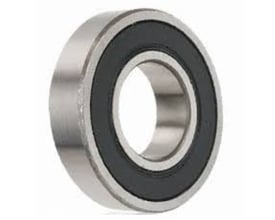 Sporkugleleje 6204 2RS i metal med sorte gummitætninger på en side, isoleret på hvid baggrund.