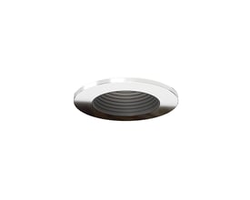 Ansell Lighting Prism Pro XM anti-genskin-front i krom og sort med rund kromkant og sort, rillet inderside, set skråt forfra.