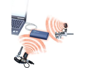 Mitutoyo U-WAVE 02AZF300 tilslutningsenhed forbinder digitalt mikrometer og skydelære trådløst til en bærbar computer via orange signalbølger.
