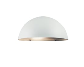 Nordlux Scorpius udendørs væglampe i hvid med kuppelformet design og E14 fatning, vist isoleret på hvid baggrund.