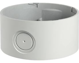 Sirena M-Line dyb base i hvid plast med en cirkulær fordybning på siden, klar til montering af PG forskruninger eller M20.